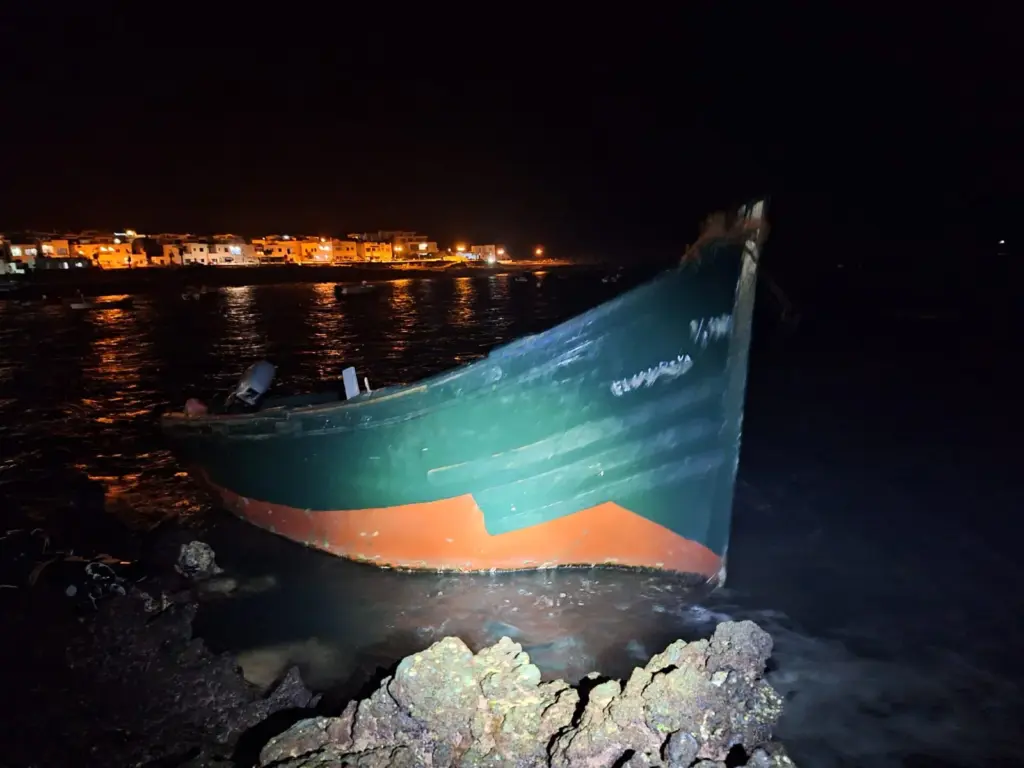 Más de 20 personas llegan en patera a la costa de Lanzarote