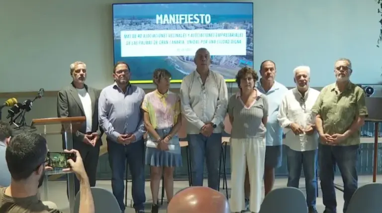 Más de 40 colectivos denuncian la “decadencia” de Las Palmas de Gran Canaria