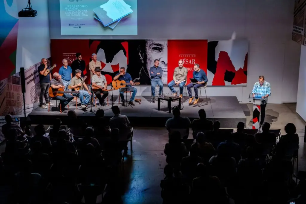 Acto de presentación del libro que recoge las partituras de canciones tradicionales de Lanzarote y La Graciosa