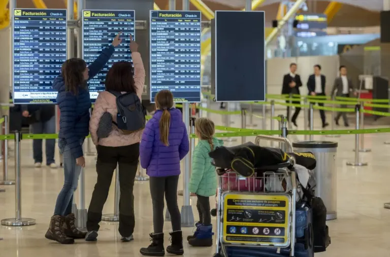 Las aerolíneas reducirán su actividad si no les abonan los 300 millones del descuento de residentes