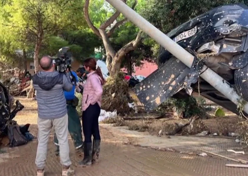 Equipo de Televisión Canaria en una de las zonas afectadas por la dana