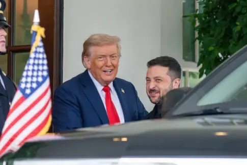 Zelenski vuelve a comentar con Trump y Macron la evolución de la guerra de Ucrania