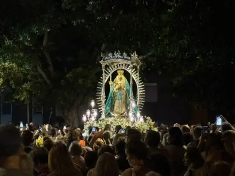La Virgen de Candelaria continúa su peregrinación nocturna en dirección a Candelaria