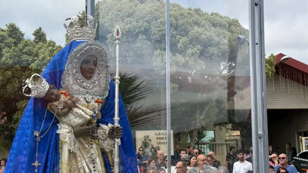 La imagen de la Virgen de Candelaria tras su visita a la prisión Tenerife II