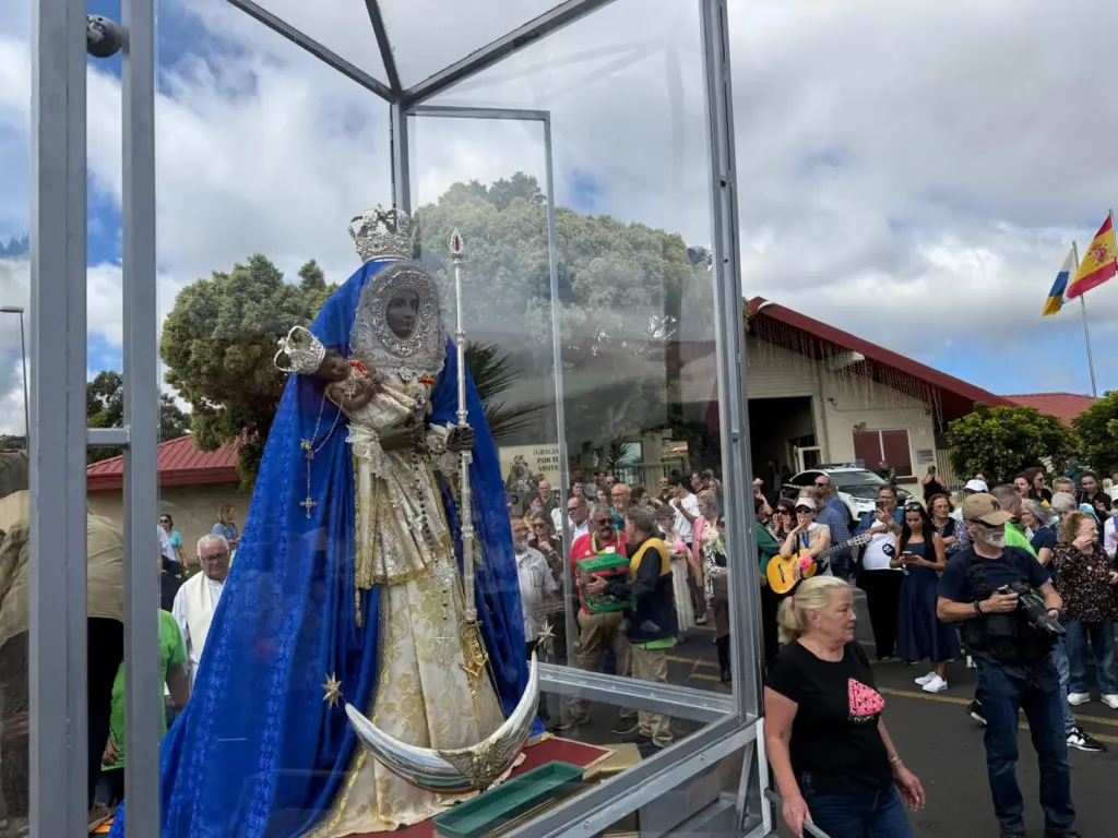 La imagen de la Virgen de Candelaria tras su visita a la prisión Tenerife II