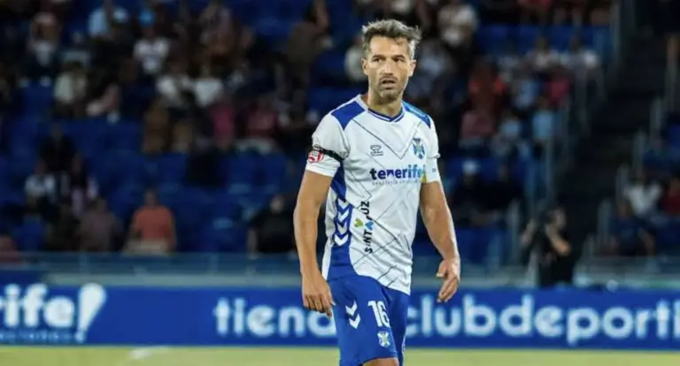 Otro récord para Aitor Sanz, capitán del CD Tenerife
