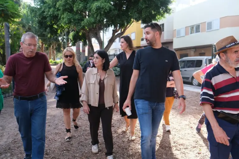 Carolina Darias visita Lomo Los Frailes para atender las propuestas de los vecinos