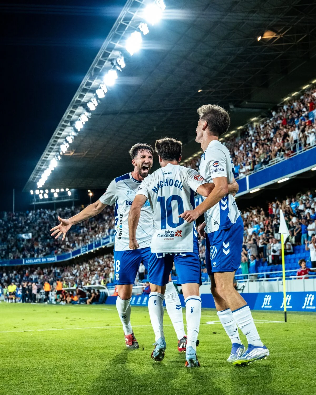El CD Tenerife ganó a uno de los rivales directos que opta por el ascenso, el Zamora CF / CD Tenerife