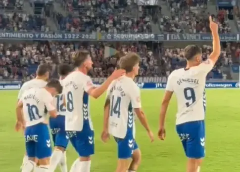 3-1 | El CD Tenerife sufre pero mantiene el liderato con una trabajada victoria ante el Zamora