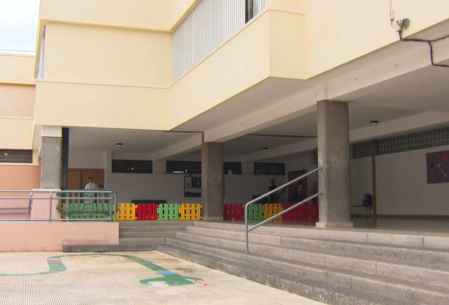 Llevan tres años ocupando el antiguo colegio Guiniguada y no se han realizado reformas para eliminar las barreras físicas del Centro