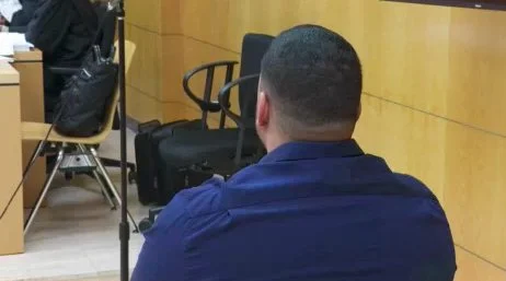 El entrenador de baloncesto acusado se ha sentado en el banquillo. La defensa pide la libre absolución / RTVC 