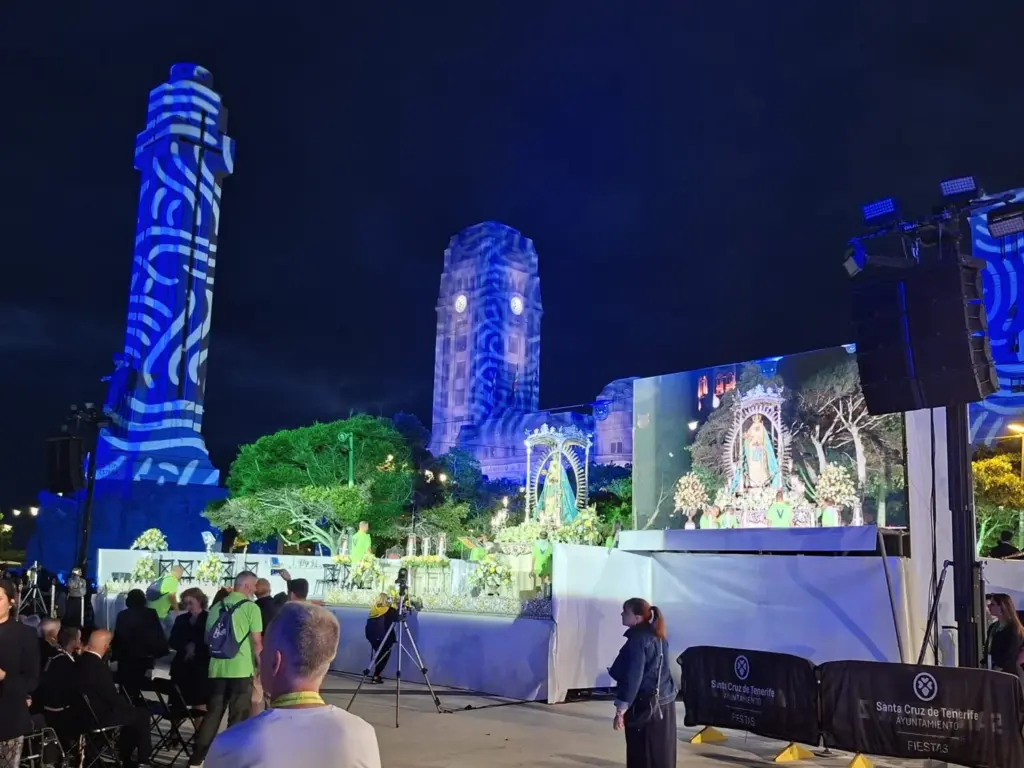 Escenario de la Virgen de Candelaria en su despedida de Santa Cruz de Tenerife 
