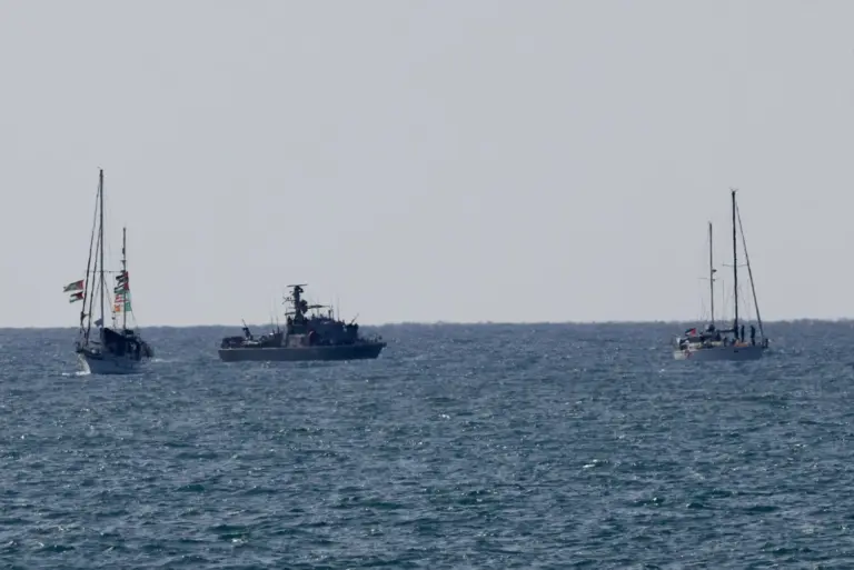 Un grupo de 21 activistas españoles de la flotilla saldrán este domingo de Israel