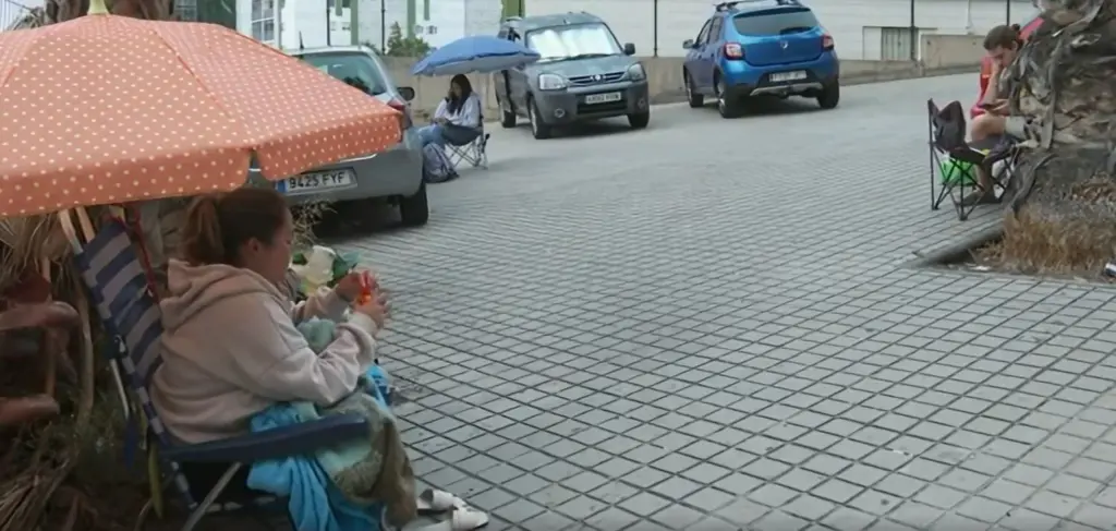 Estudiantes de Las Palmas de Gran Canaria obligados a dormir en la calle para conseguir una plaza de FP