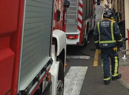 Una mujer y una niña afectadas en un incendio en una vivienda de Granadilla de Abona