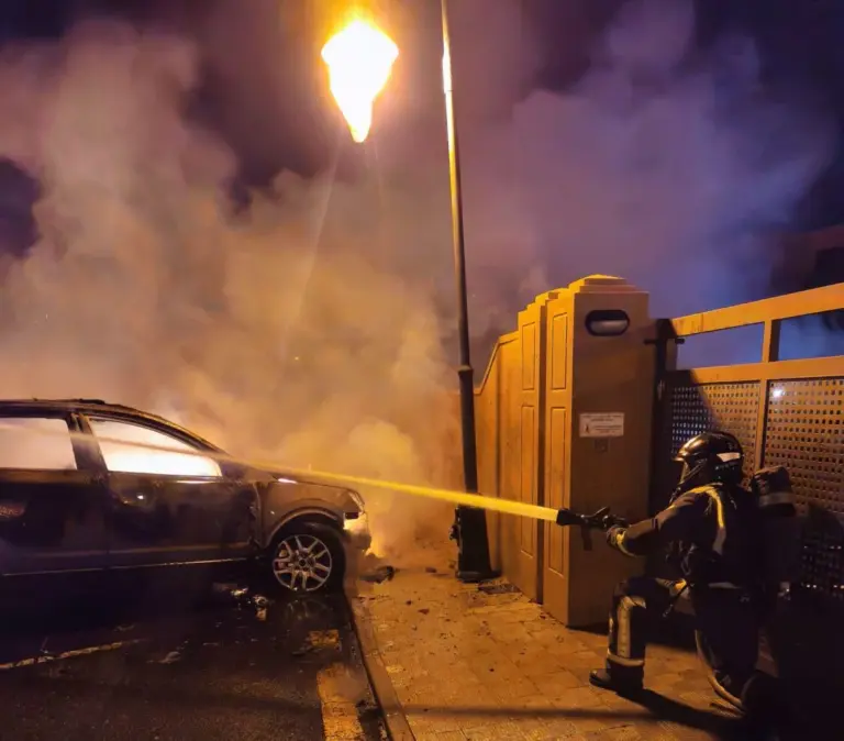 Arden tres coches en Granadilla de Abona