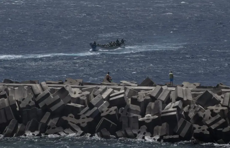 Llegan más de 150 personas en cayuco a Canarias durante este fin de semana