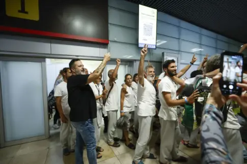 Los 28 españoles de la flotilla que continúan detenidos podrán salir hoy de Israel