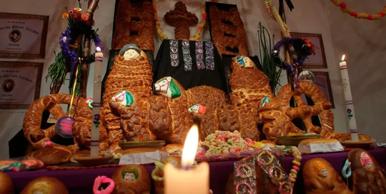 En Bolivia la «guagua» se come y las almas regresan a casa