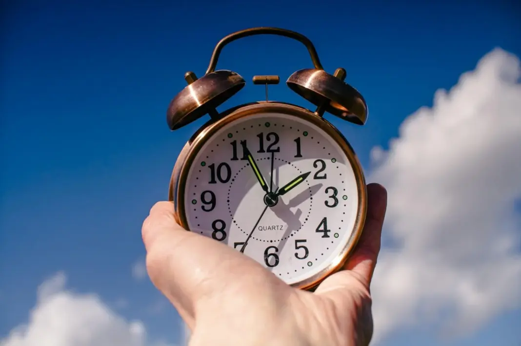 Imagen de archivo de un reloj despertador | Ruslan Sikunov