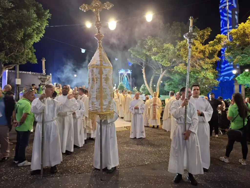 Momento del inicio de la salida de la Virgen de Candelaria de la Plaza de España / Ángel Muñiz 