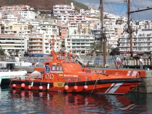 Un cayuco con 100 personas ha sido rescatado cerca del sur de Tenerife