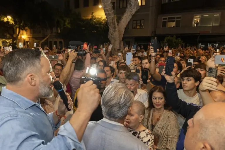 Santiago Abascal aborda el tema de la inmigración en su visita a Canarias
