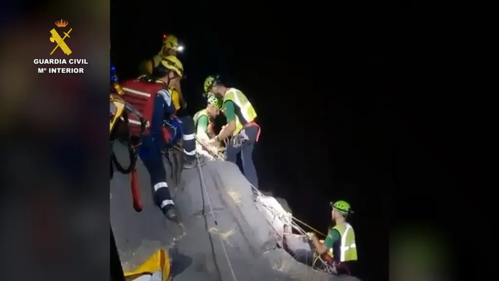 La Guardia Civil participa en el simulacro de rescate de un espeleólogo en el barranco de La Nea