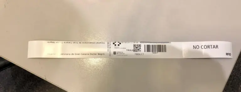 El Negrín pone pulseras identificativas a pacientes de urgencias para informar a familias