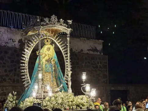La Virgen de Candelaria continúa su peregrinación nocturna en dirección a Candelaria