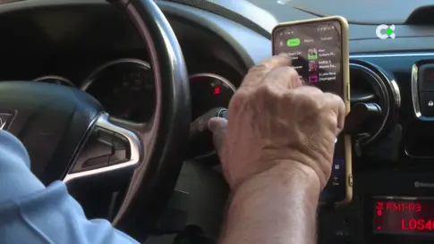 Tráfico intensifica el control del uso indebido del móvil al volante