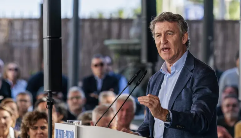 Feijóo da por “agotada” la legislatura y acusa a Sánchez de dirigir un Gobierno “sin mayoría, sin ética y sin rumbo”