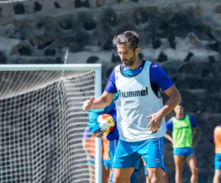 Aitor Sanz firma ascender en la promoción y pide tranquilidad por el «bache» del Tenerife