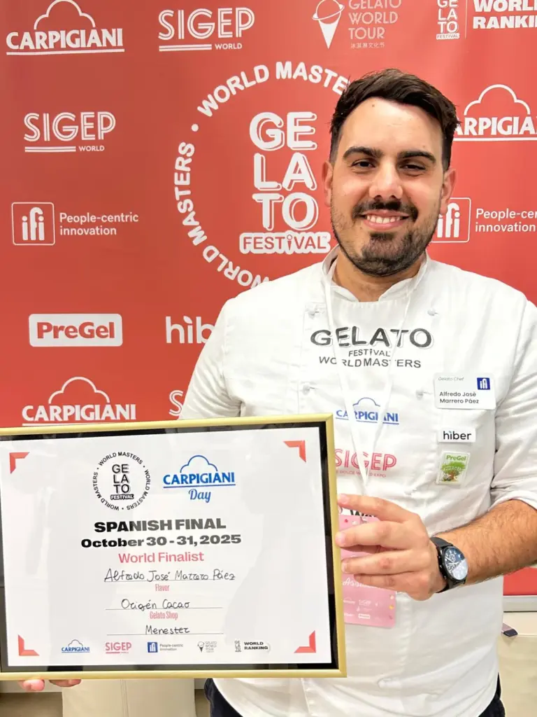 Alfredo José Marrero Páez, finalista que representa a España con su helado sabor Origen Cacao de la heladería Menester del Puerto de la Cruz (Tenerife)