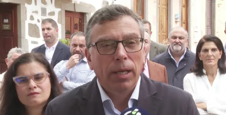 Francisco Atta lamenta la negativa del PSOE a apoyar la estabilidad del grupo de gobierno