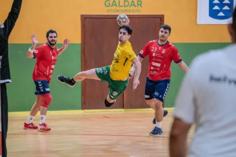 El Balonmano Gáldar cae ante un Porriño más acertado