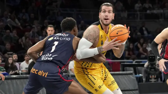 El Baskonia provoca la primera derrota de La Laguna Tenerife