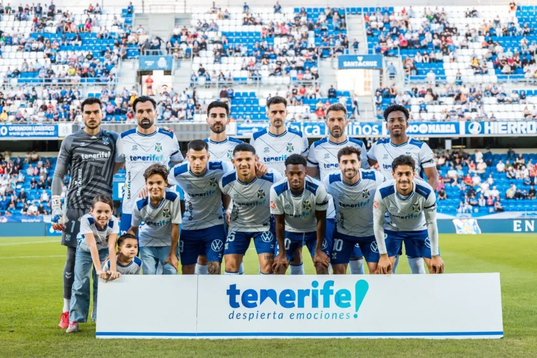 El CD Tenerife solventa con éxito la visita del CD Arenteiro
