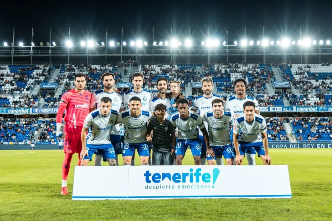 El CD Tenerife cautiva en un cómodo triunfo ante el Celta Fortuna
