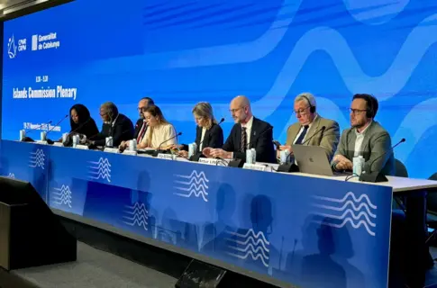 Canarias pide a Europa una «estrategia valiente» para limitar la compra de vivienda a no residentes