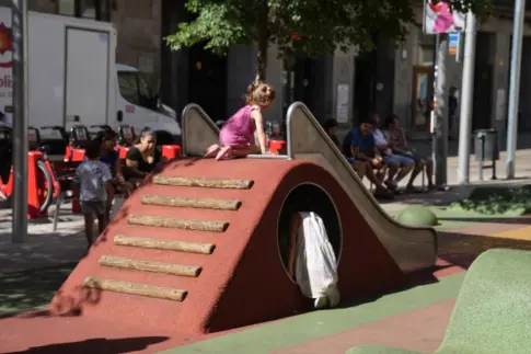 El Gobierno estudia una prestación universal por crianza de 200 euros mensuales