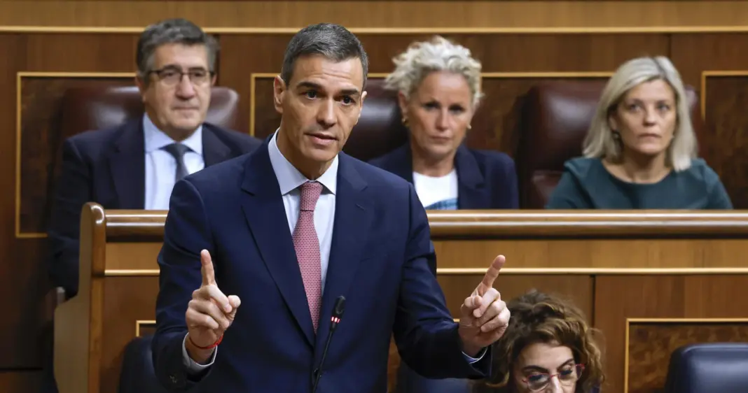 El presidente del Gobierno Pedro Sánchez interviene durante la sesión de control en el Congreso, este miércoles. EFE / JJ. Guillén