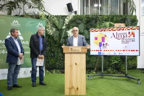 La Feria Regional de Vino, Queso y Miel reunirá en Tejeda 50 marcas