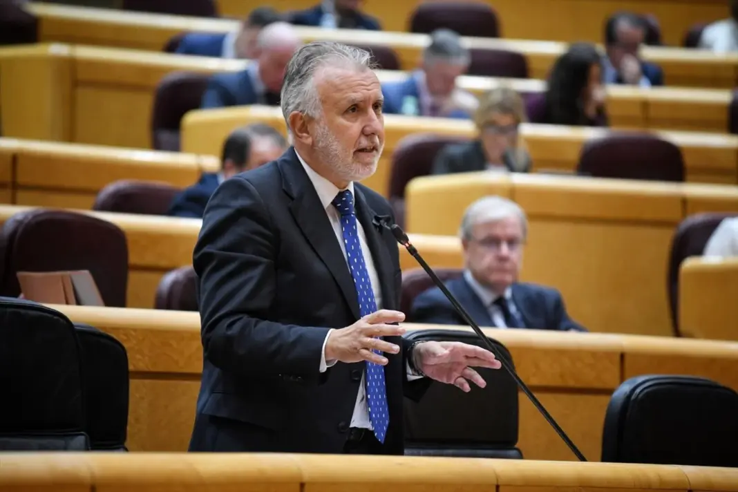 El ministro de Política Territorial y Memoria Democrática, Ángel Víctor Torres, durante una sesión de control al Gobierno