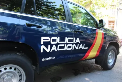Tirotean un coche y secuestran a su conductor en Madrid
