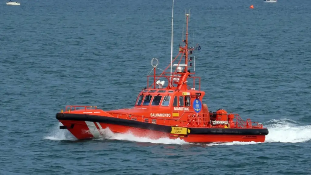Salvamar 'Suhail' navegando en aguas de Cádiz en una imagen de archivo.REMITIDA / HANDOUT por SALVAMENTO MARÍTIMO