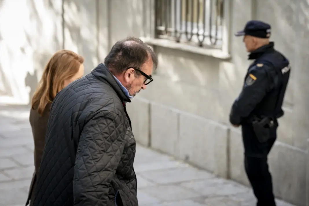 El exasesor Koldo García y su abogada Leticia de la Hoz a su llegada al Tribunal Supremo, este jueves, en Madrid