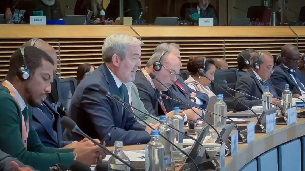 Clavijo alerta que el nuevo marco financiero expulsaría "de facto a las" RUP de la Unión Europea. Gobierno de Canarias. 