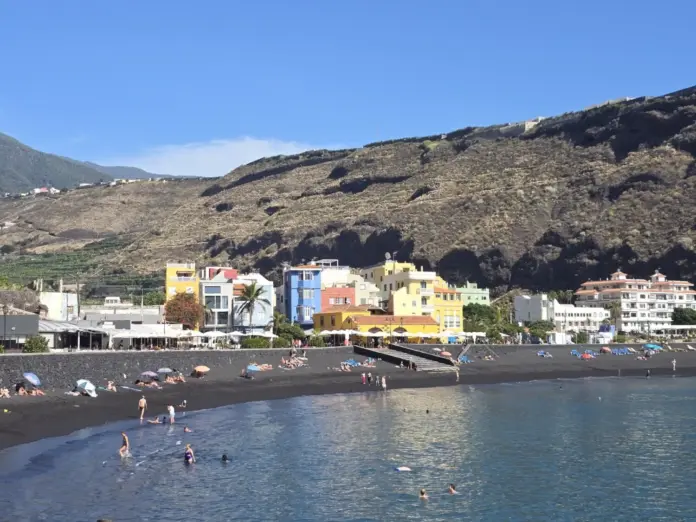 Las temperaturas superarán los 30 grados en el sur de las islas y la calima se mantendrá en Canarias hasta el jueves
