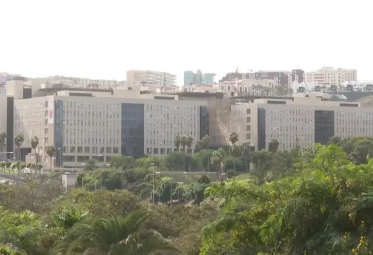 Investigan el apuñalamiento a una mujer en la Aldea de San Nicolás